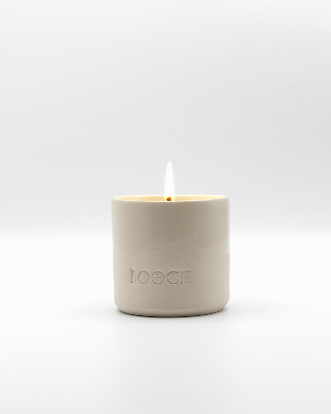 Bougie rechargeable dans un contenant réutilisable avec une recharge de cire parfumée