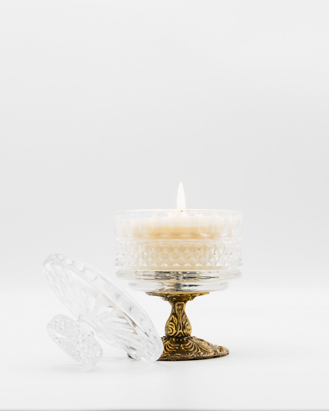 Objet ancien transformé en bougie rechargeable personnalisée