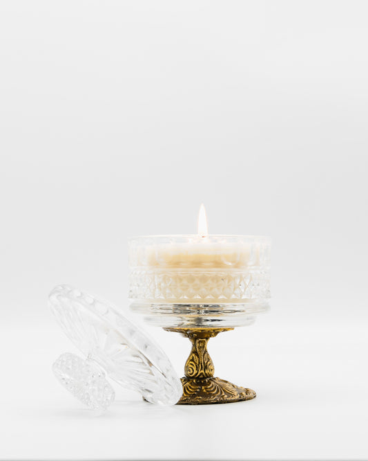 Objet ancien transformé en bougie rechargeable personnalisée